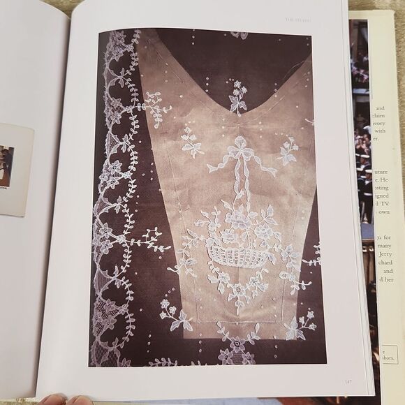 A Dress for Diana by Emanuel 1st Edition 2006 Hardback Book - Picture 10 of 11